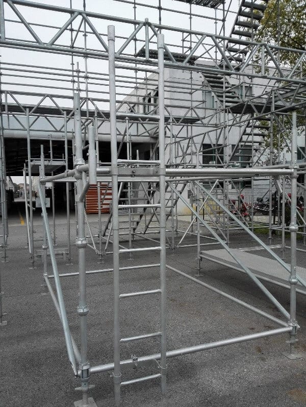 Steel-Ladder scaffolding